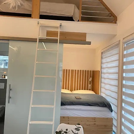 Tinyhaus Supreme Fuer 1-4 Personen *
