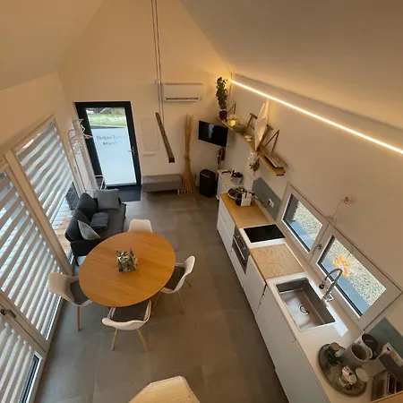 Tinyhaus Supreme Fuer 1-4 Personen